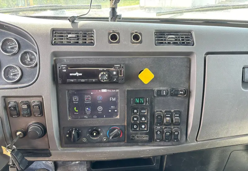 2018 Peterbilt 337 photo 75