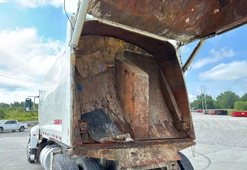 2018 Peterbilt 337 photo 32