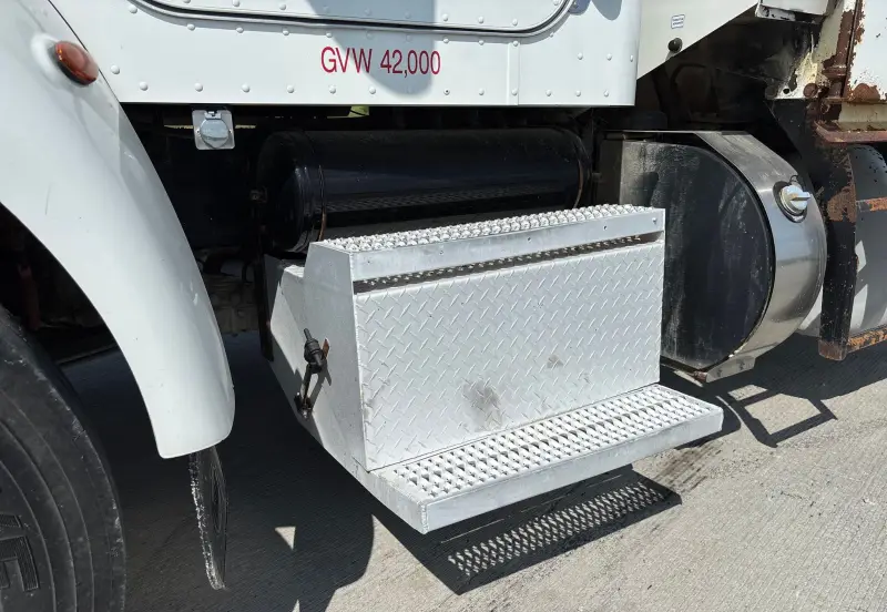 2018 Peterbilt 337 photo 9