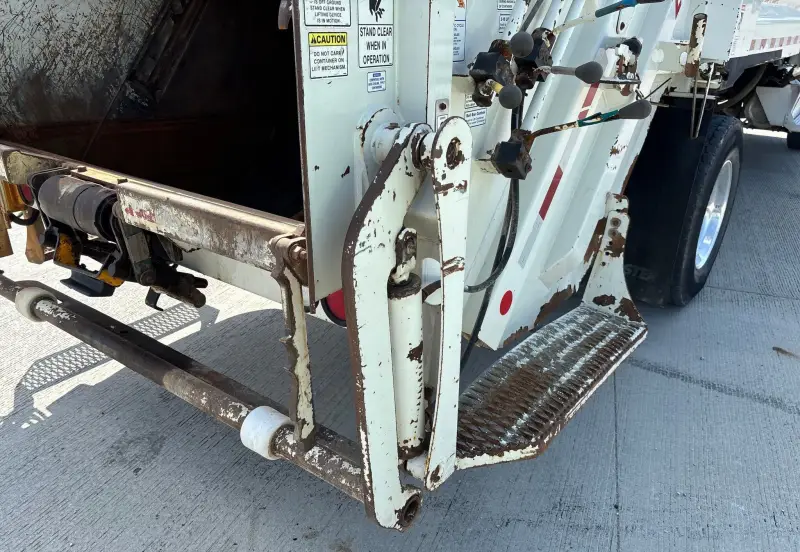2018 Peterbilt 337 photo 35