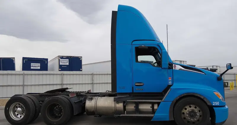 2023 Kenworth T680 photo 4