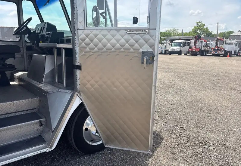 2005 Freightliner MT45 photo 40