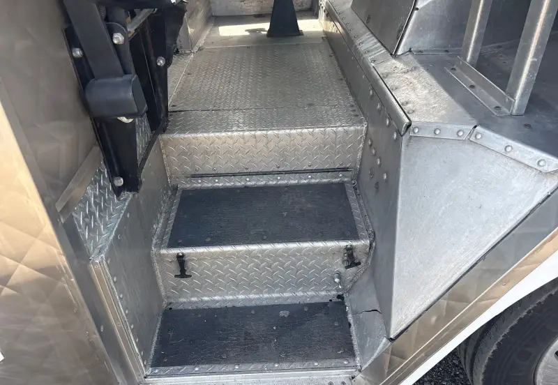 2005 Freightliner MT45 photo 41
