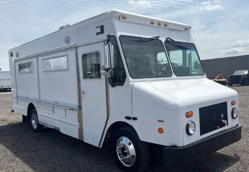 2005 Freightliner MT45 photo 3