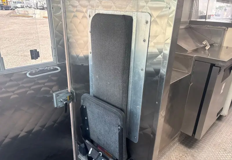 2005 Freightliner MT45 photo 39