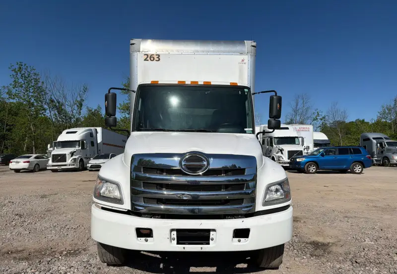 2020 Hino 268A photo 2