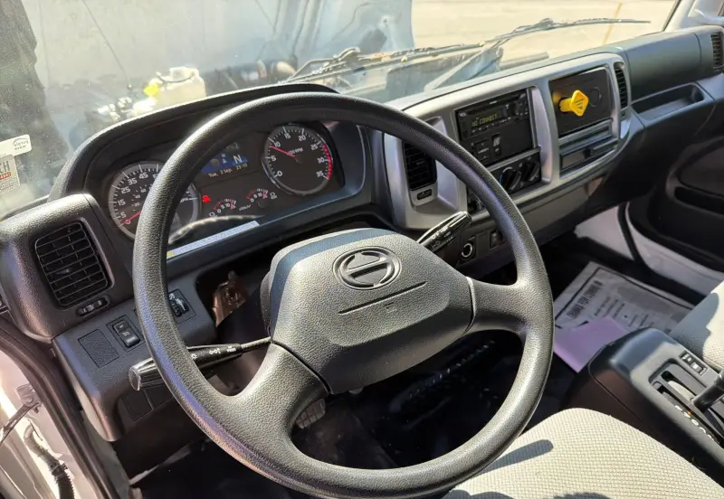2020 Hino 268A photo 35