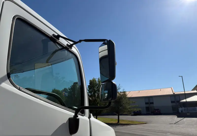 2020 Hino 268A photo 13