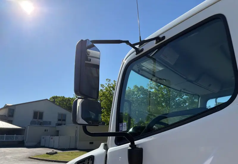 2020 Hino 268A photo 11