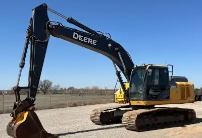 2016 John Deere 210G LC
