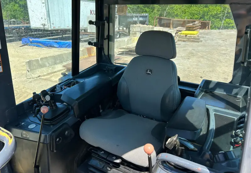 2012 John Deere 850K WLT photo 29