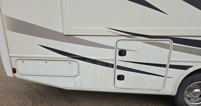 2017 Thor Motor Coach Stripped photo 22