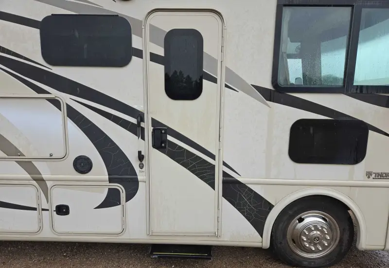 2017 Thor Motor Coach Stripped photo 63