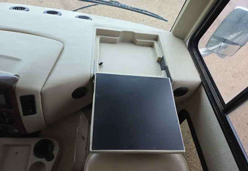2017 Thor Motor Coach Stripped photo 79