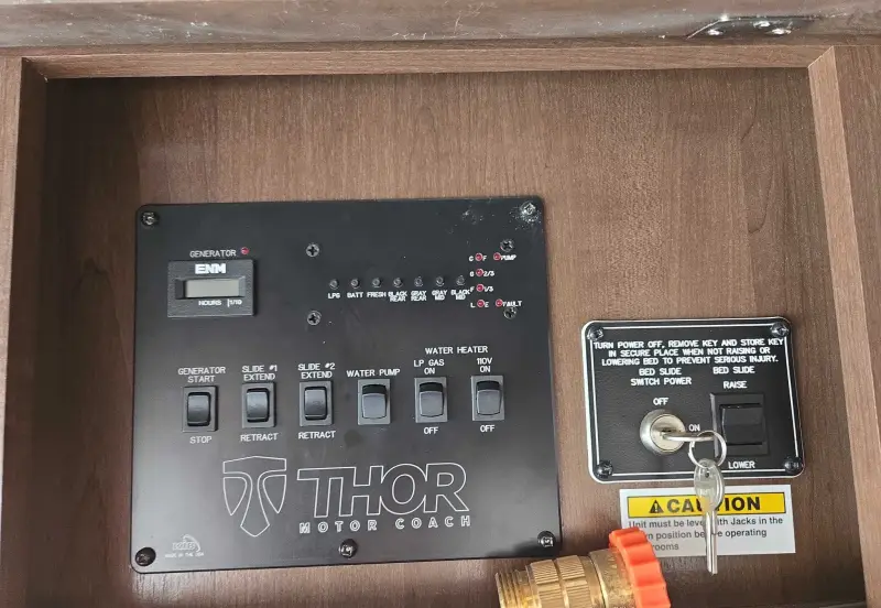 2017 Thor Motor Coach Stripped photo 101