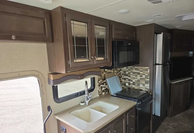 2017 Thor Motor Coach Stripped photo 83