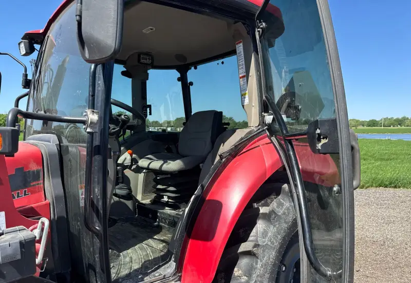 2016 Case Farmall 75C photo 26
