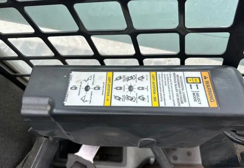 2011 Bobcat T750 photo 26