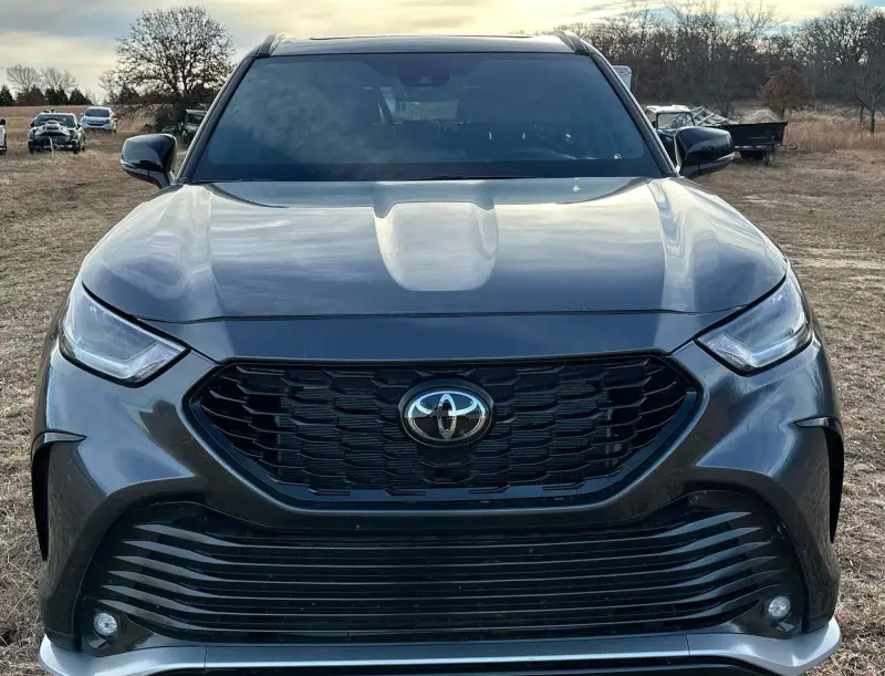 2022 Toyota Highlander photo 2