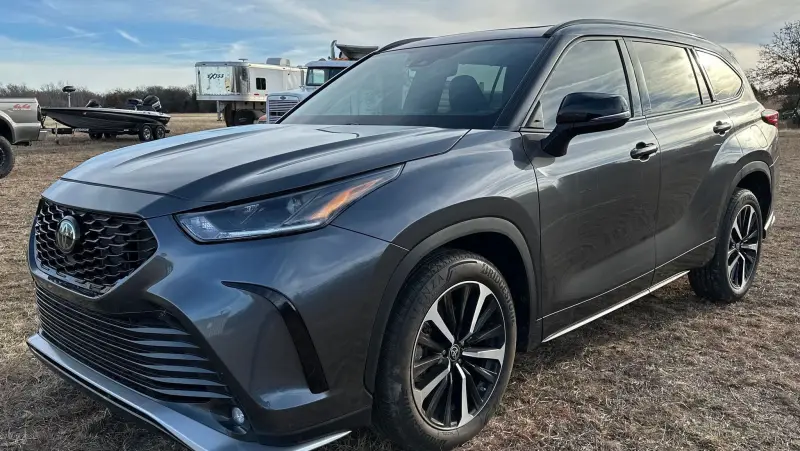 2022 Toyota Highlander photo 1