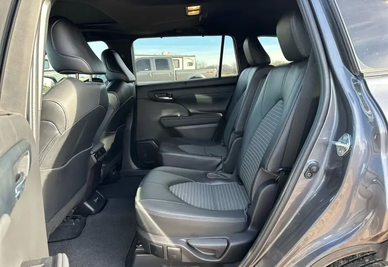 2022 Toyota Highlander photo 51