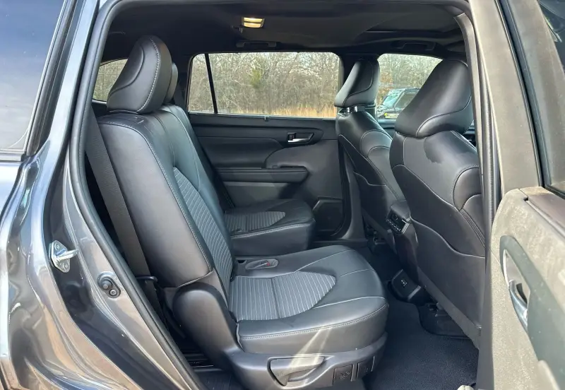 2022 Toyota Highlander photo 44
