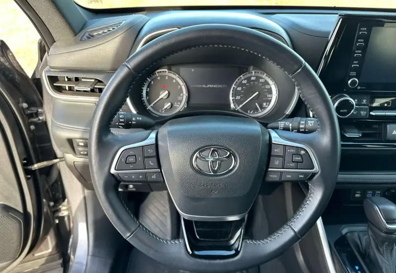 2022 Toyota Highlander photo 26