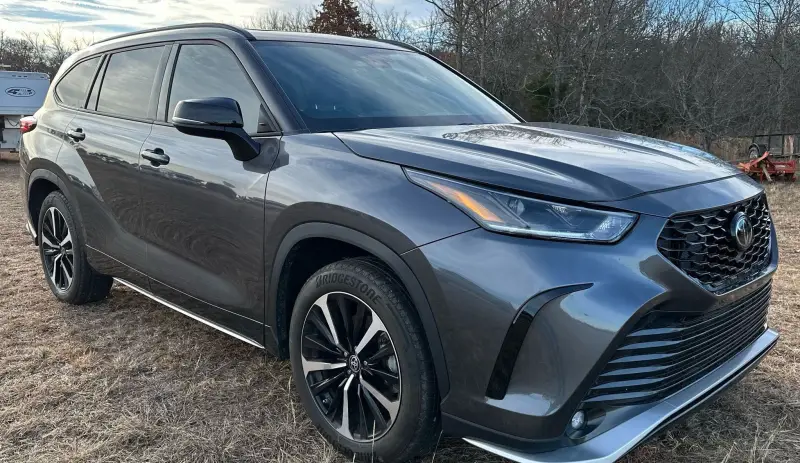 2022 Toyota Highlander photo 3