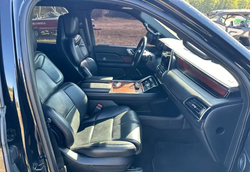 2021 Lincoln Navigator photo 40