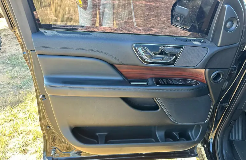 2021 Lincoln Navigator photo 17