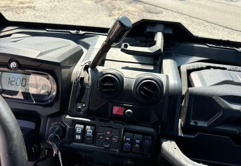 2019 Can-Am Defender photo 55