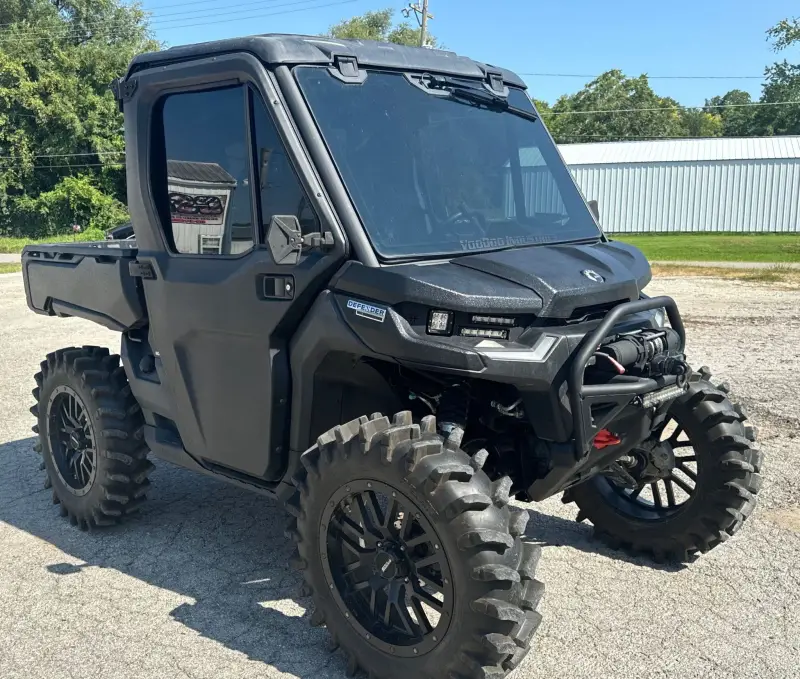 2019 Can-Am Defender photo 3