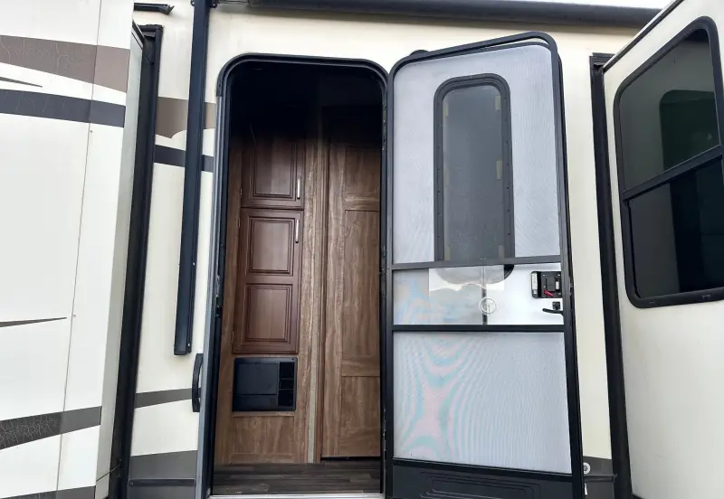 2016 Keystone Montana 3711FL photo 81