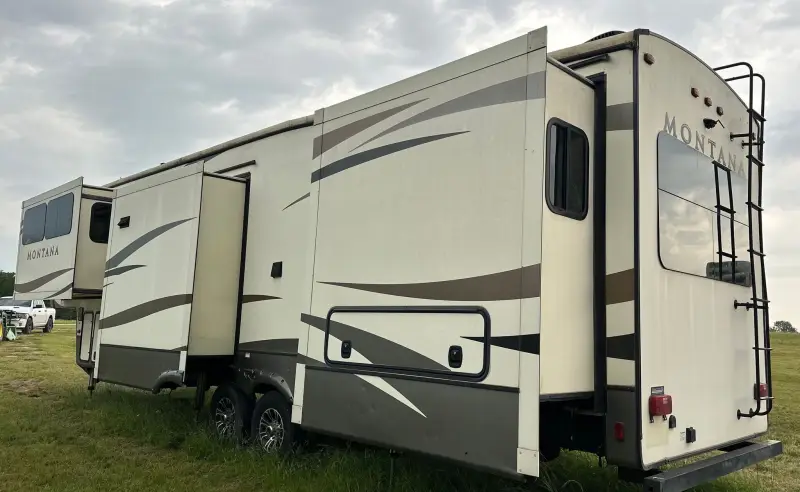 2016 Keystone Montana 3711FL photo 7
