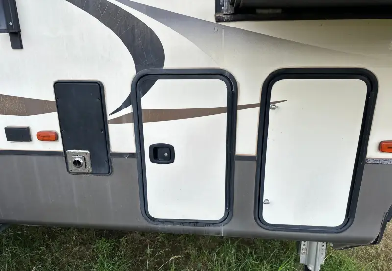 2016 Keystone Montana 3711FL photo 19