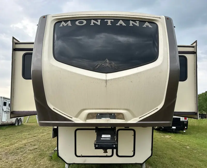 2016 Keystone Montana 3711FL photo 2