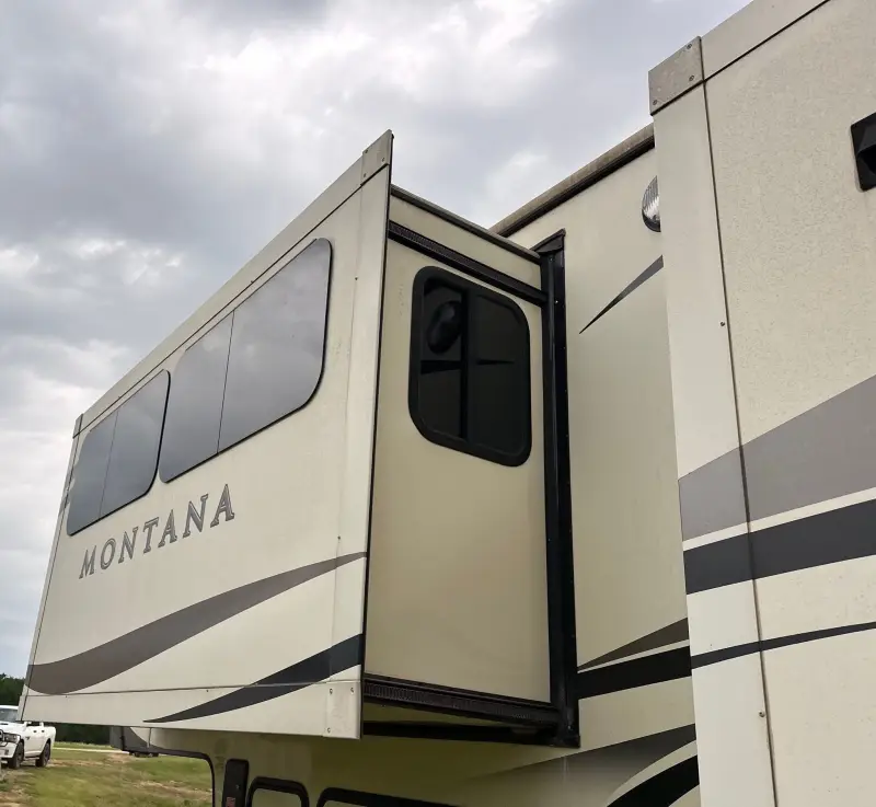 2016 Keystone Montana 3711FL photo 49