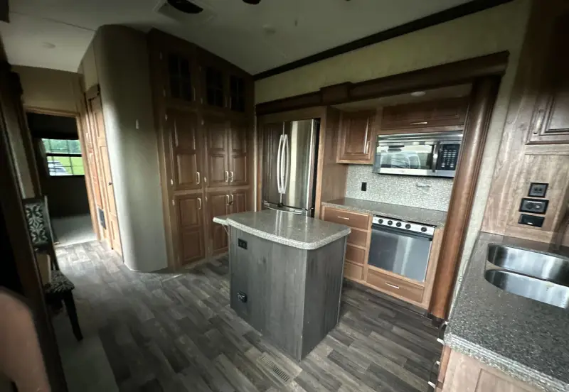 2016 Keystone Montana 3711FL photo 82