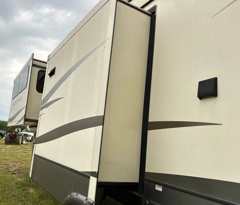 2016 Keystone Montana 3711FL photo 46