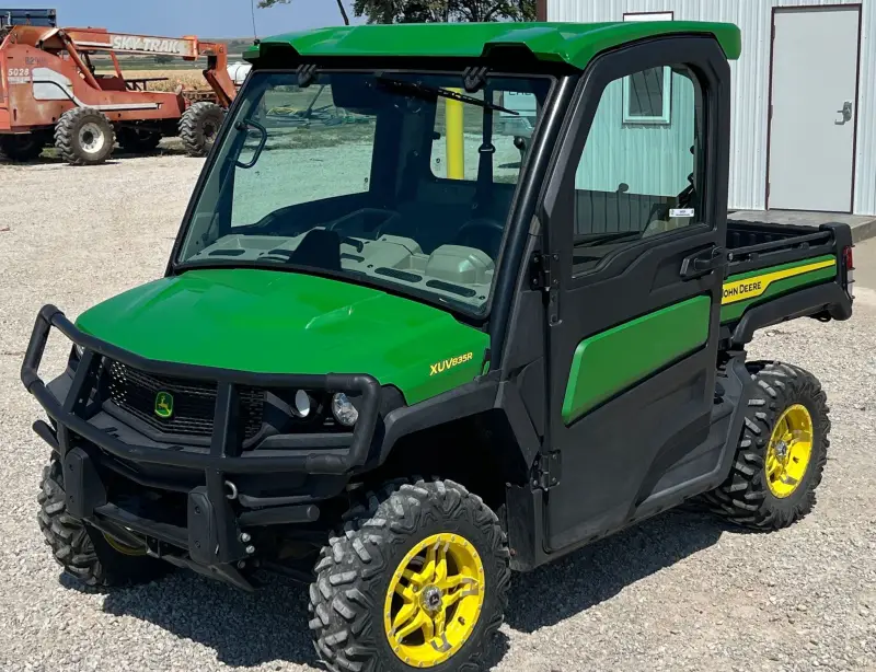 2021 John Deere XUV835R photo 1