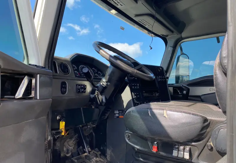 2016 Caterpillar CT660 photo 10