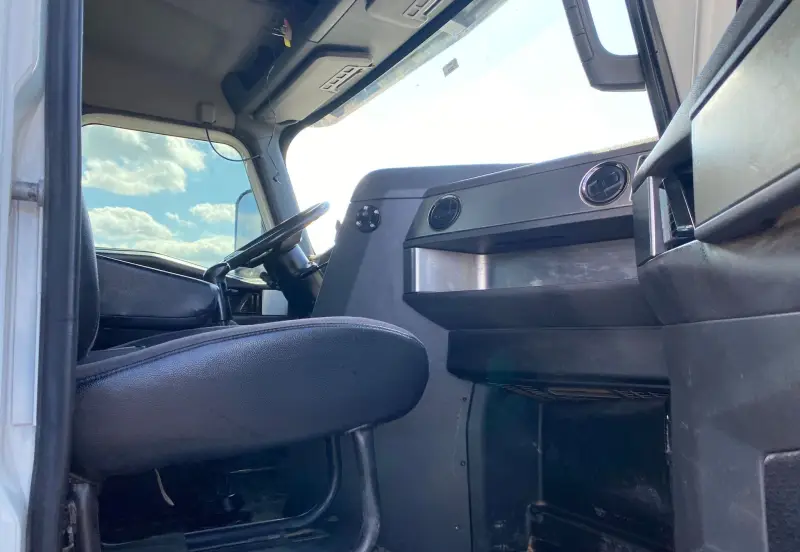 2016 Caterpillar CT660 photo 25