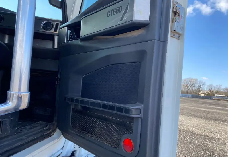 2016 Caterpillar CT660 photo 26