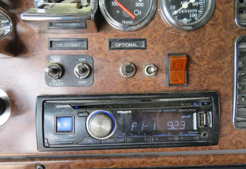 2004 Freightliner Classic 120 photo 31