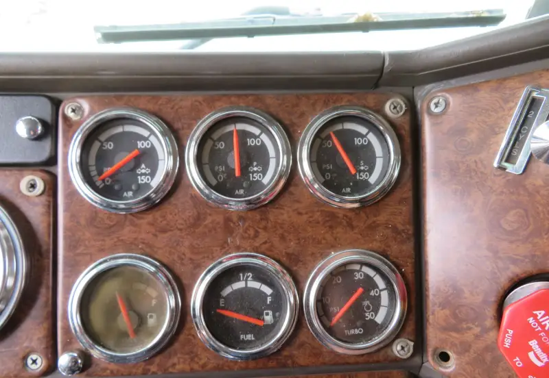 2004 Freightliner Classic 120 photo 27