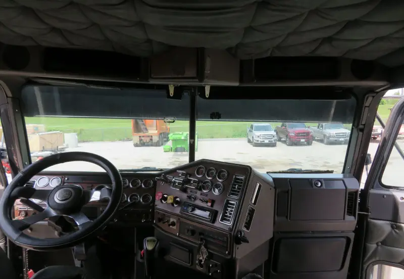 2004 Freightliner Classic 120 photo 37