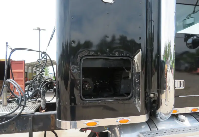 2004 Freightliner Classic 120 photo 55