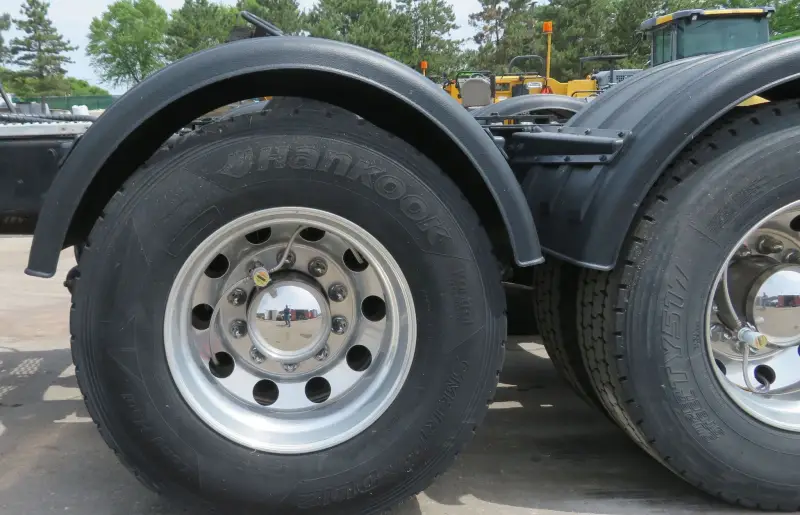 2004 Freightliner Classic 120 photo 76