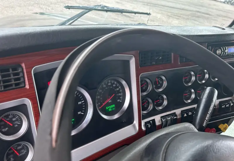 2008 Kenworth T660 photo 31