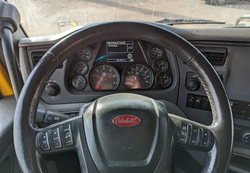 2016 Peterbilt 579 photo 13